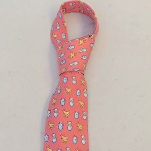 HERMÈS Silk tie. Light pink chicks eggshells. Chick print. Baby pink necktie